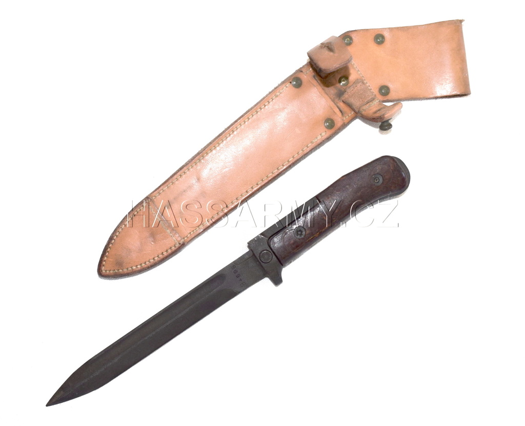 Bodák k samopalu SA 58 s pouzdrem