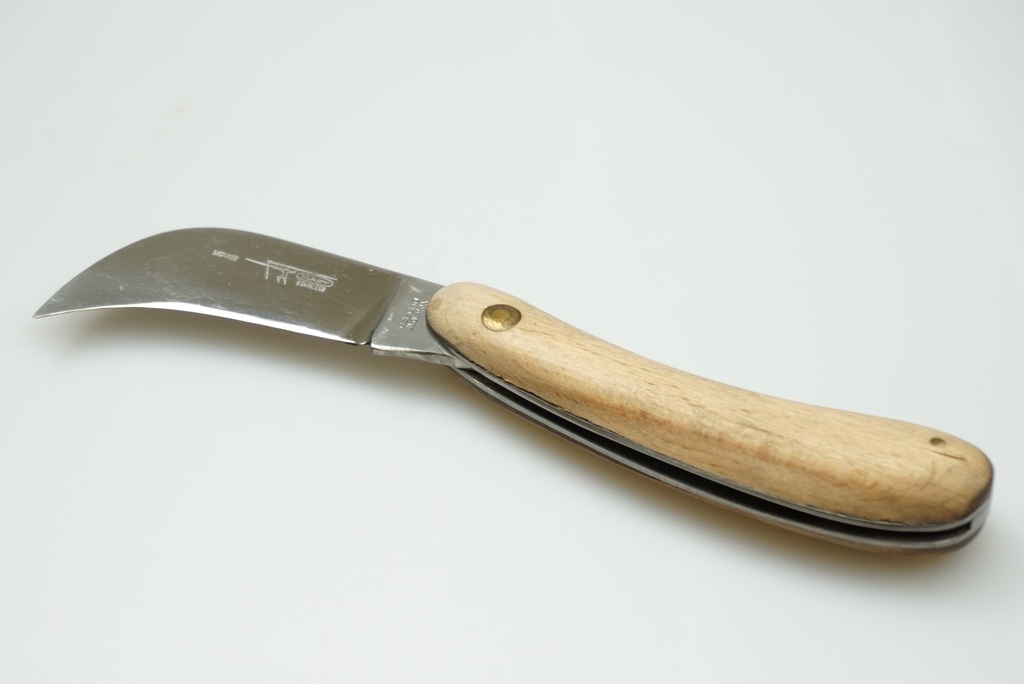 Nůž kapesní žabkovitý s dřevěnou střenkou