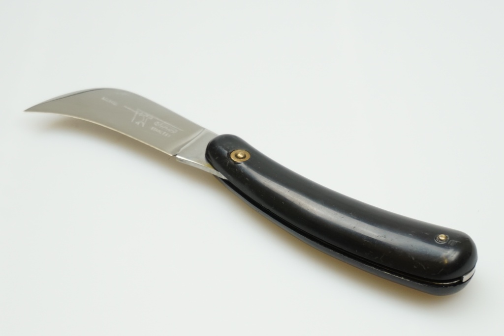 Nůž kapesní žabkovitý s plastovou střenkou