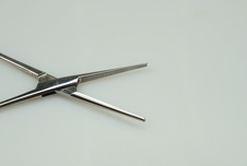 Svorka na cévy háčková rovná 160 mm /kocher/