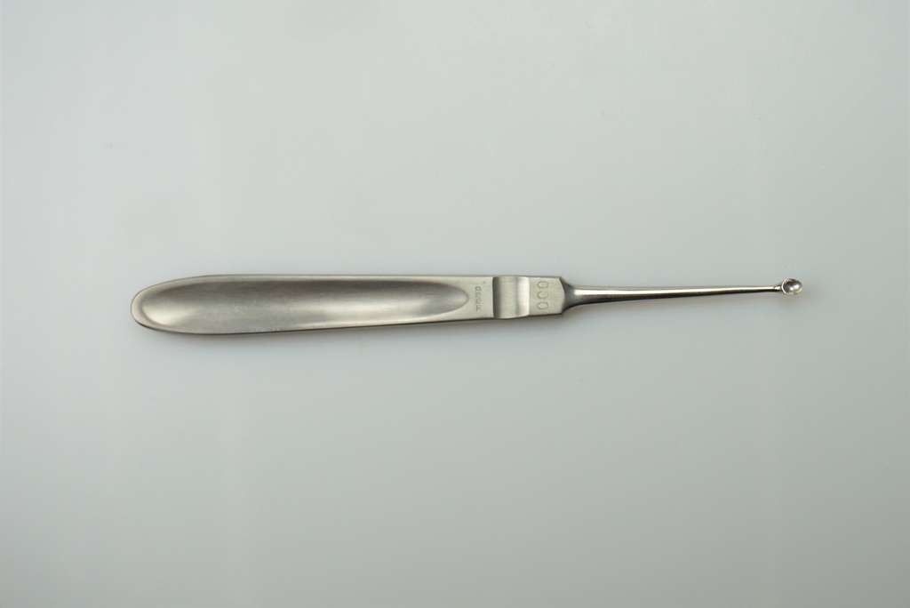 Lžička ostrá oválná vel. 000