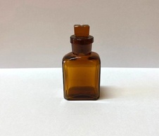 Sklenice hnědá 15 ml zabroušená