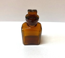 Sklenice hnědá 15 ml zabroušená