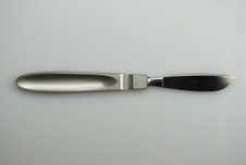 Nůž resekční bříškatý