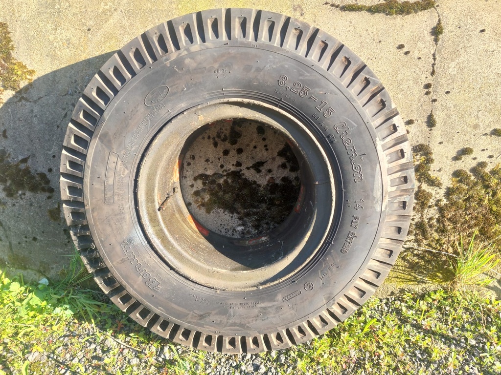 Pneu 8,25 x15