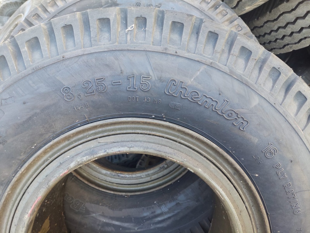 Pneu 8,25 x15