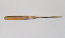 Škrabka k operaci slzného vaku