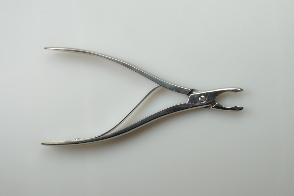 Kleště štípací slabě zahnuté (Luer)