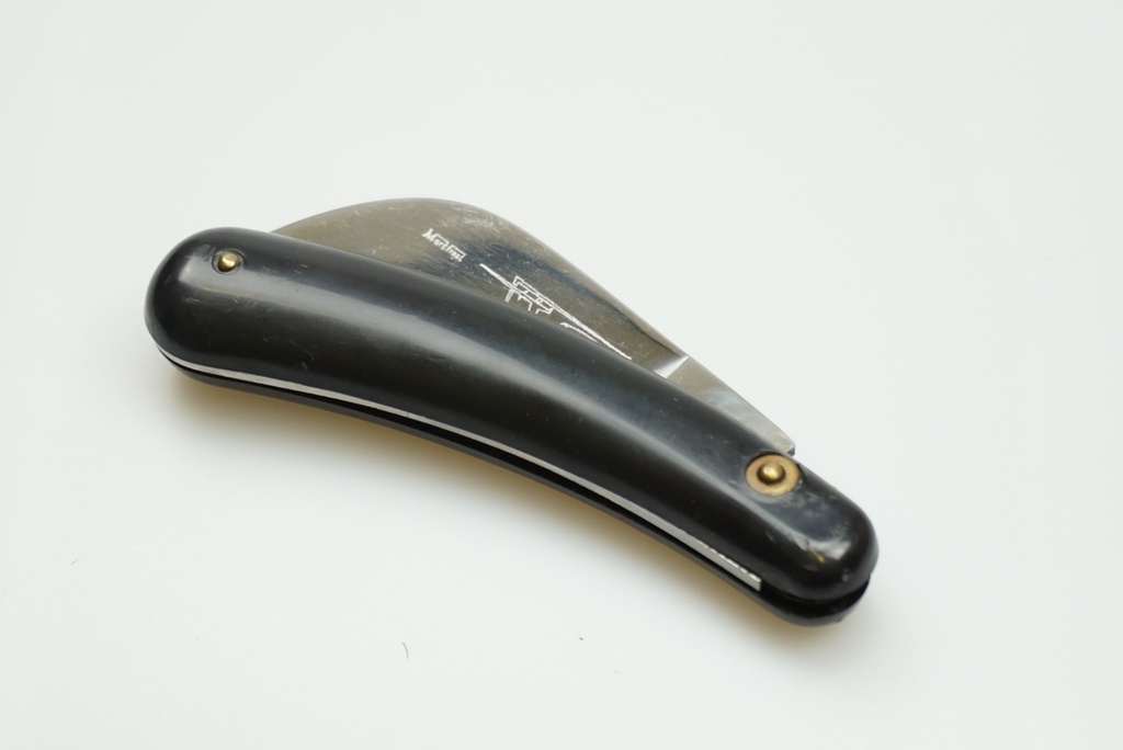 Nůž kapesní žabkovitý s plastovou střenkou