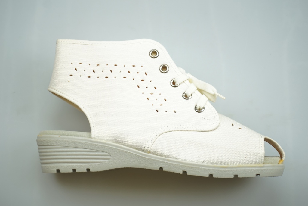 Obuv zdravotní bílá