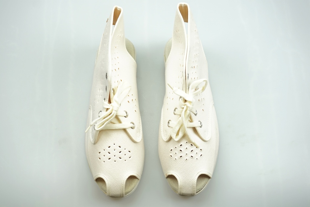 Obuv zdravotní bílá