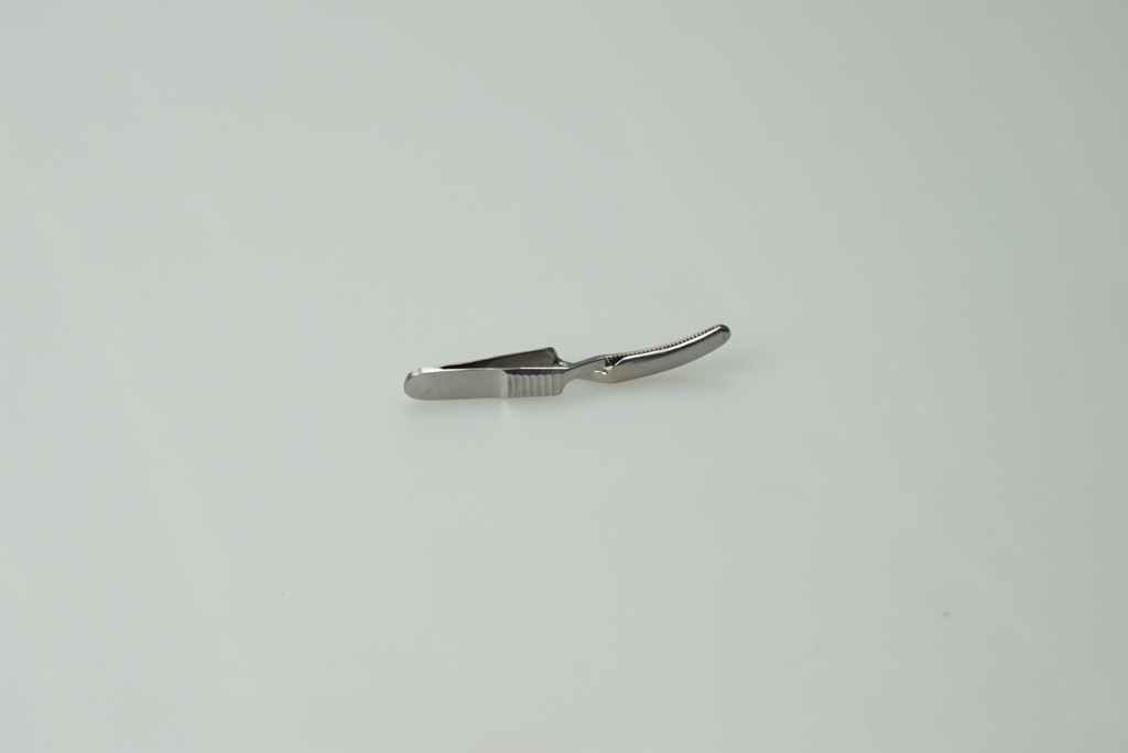 Svorka na cévy zahnutá ( Diefenbach)