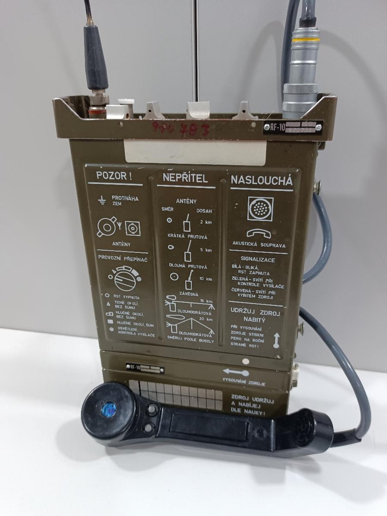 Vysílačka/radiostanice/ RF 10