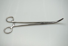 Svorka na cévy - pean zahnutý 200 mm